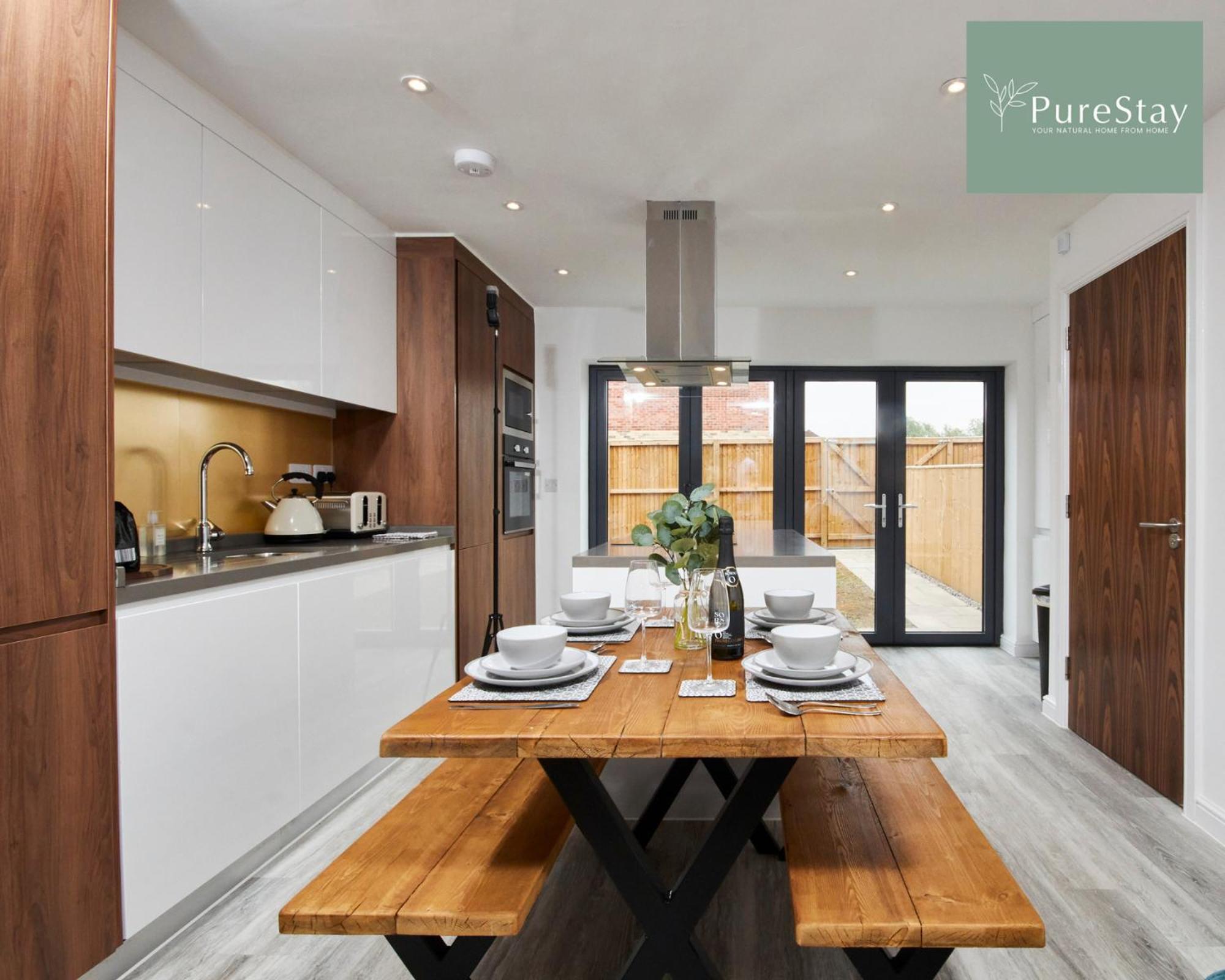 Stunning 5 Bed House By Purestay Short Lets & Serviced Accommodation Manchester With Parking Exterior photo
